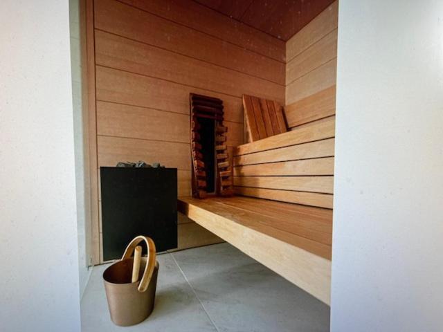 Schravenhoek Met Indoorzwembad En Sauna Вёрне Экстерьер фото